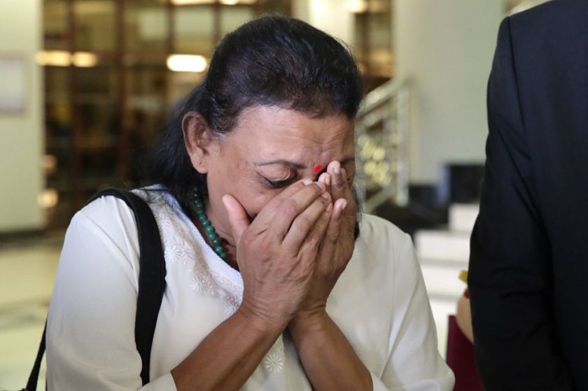 Prabagaran Srivijayanu00e2u20acu2122s mother Eswary Vengatasamy cries at the Duta court in Kuala Lumpur January 16, 2017. u00e2u20acu201d Picture by Choo Choy May