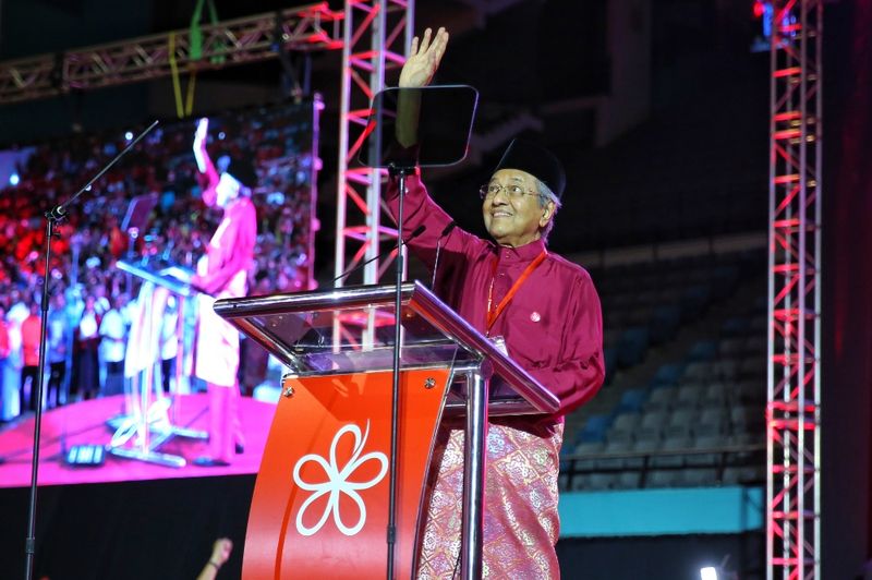 Tun Dr Mahathir Mohamad speaking at the Parti Pribumi Bersatu Malaysia (PPBM) launch held at Stadium Melawati in Shah Alam January 14, 2017. u00e2u20acu2022 Pix by Saw Siow Feng