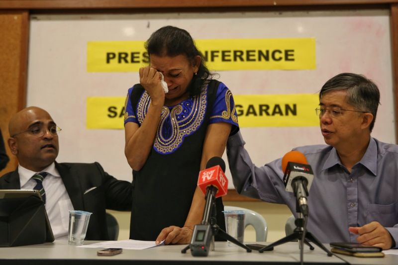 Eswary Vengatasamy, the mother of S. Prabagaran broke down during a press conference, January 11, 2017. — Picture by Saw Siow Feng