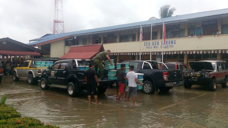 Imaret volunteers unloading hygiene kits for flood victims in Pasir Mas, Kelantan. Jan 6, 2017. — Picture courtesy of Imaret