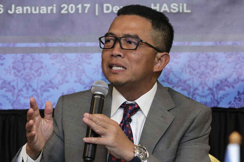 Datuk Mohd Nizom Sairi speaks during a press conference in Kuala Lumpur January 16, 2017. u00e2u20acu201d Picture by Yusof Mat Isann