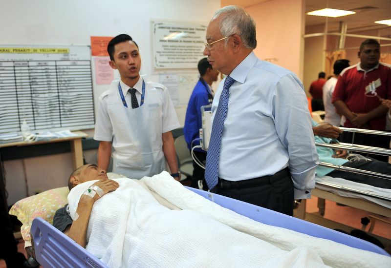 Prime Minister Datuk Seri Najib Razak paid a surprise visit to Serdang Hospital, January 26, 2017. u00e2u20acu201d Bernama pic