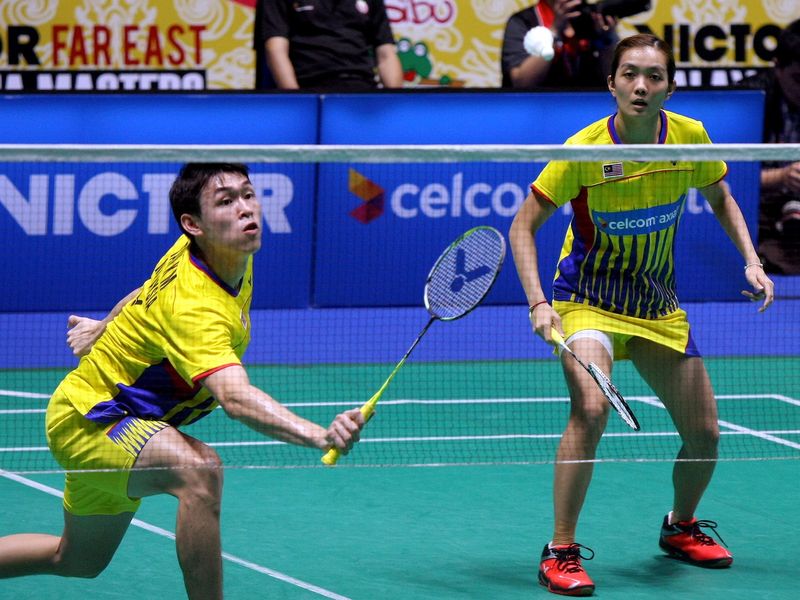 Mixed doubles players Tan Kian Meng and Lai Pei Jing in action against Ferdinand Sinarti Surbakti and Cynthia Shara Ayunidha of Indonesia during the Malaysia Masters in the Sibu Indoor Stadium, January 18, 2017. u00e2u20acu201d Bernama pic