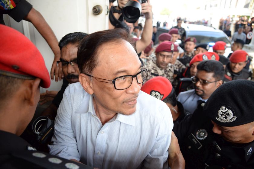 Anwar Ibrahim arrives at the Penang High Court ahead of the hearing his defamation suit against the New Straits Times on January 9, 2017. u00e2u20acu201d Picture by KE Ooi