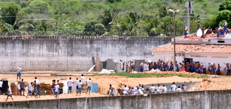 Inmates from different gangs (L and R) protect themselves during an uprising at Alcacuz prison in Natal, Rio Grande do Norte state, Brazil, January 17, 2017.  u00e2u20acu201d Reuters pic