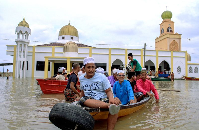 Villagers in Kampung Simpangan, Tumpat, Kelantan and the surrounding area had to take a boat ride after Friday prayers at Masjid Mukim Simpangan due to the flood, January 6, 2017. u00e2u20acu201d Bernama pic