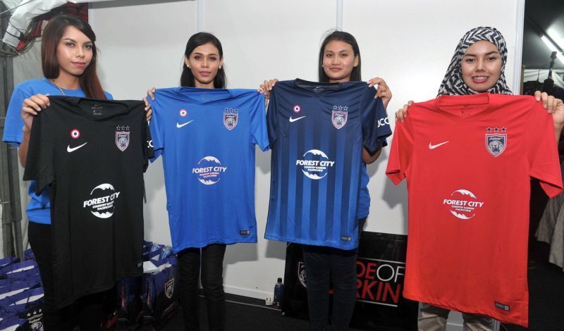 Johor Darul Ta'zim Football Club unveils the new kits for the 2017/2018 season. u00e2u20acu2022 Bernama pic