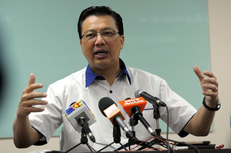 Datuk Seri Liow Tiong Lai speaks to the media on current issues impacting MCA and party direction at Wisma MCA in Kuala Lumpur January 7, 2016. u00e2u20acu2022 Bernama pic