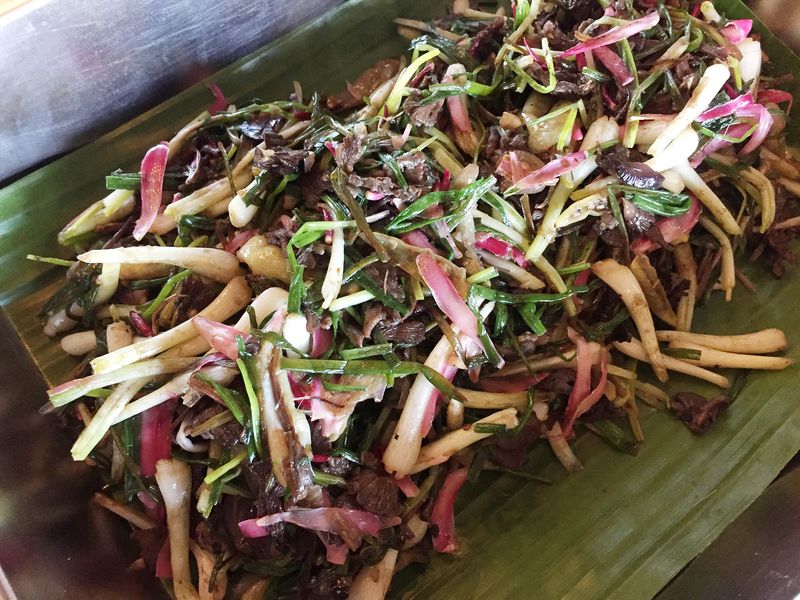 Losun is a wild spring onion that has a less pungent taste than normal spring onions.