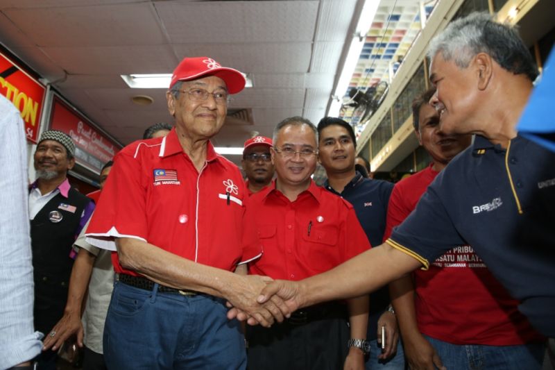 Tun Dr Mahathir Mohamad arrives at the launch of the Parti Pribumi Bersatu Malaysia's official song and website in Shah Alam, January 7, 2016. u00e2u20acu2022 Picture by Saw Siow Feng 