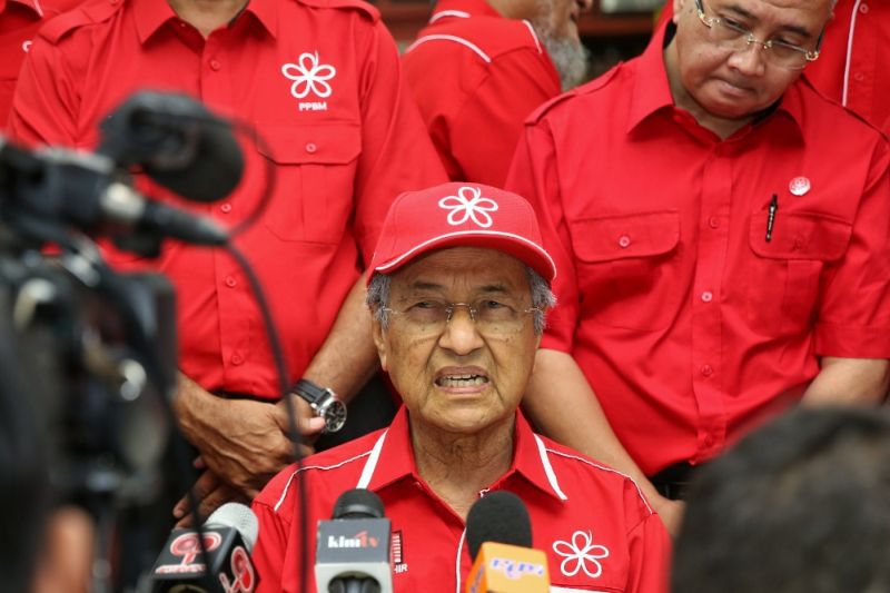 Tun Dr Mahathir Mohamad speaks at the launch of the Parti Pribumi Bersatu Malaysia's official song and website in Shah Alam, January 7, 2016. u00e2u20acu2022 Picture by Saw Siow Feng 