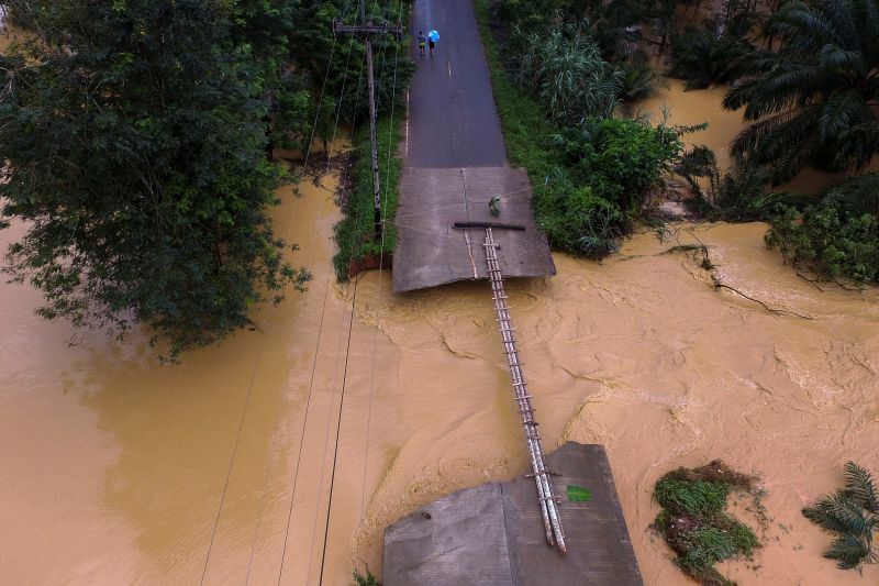 A bridge damaged by floods is pictured at Chai Buri District, Surat Thani province, southern Thailand, January 9, 2016. u00e2u20acu201d Reuters pic