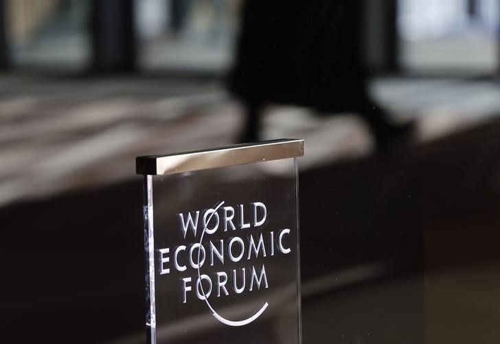 People leave the annual meeting of the World Economic Forum (WEF) in Davos, Switzerland January 23, 2016. REUTERS