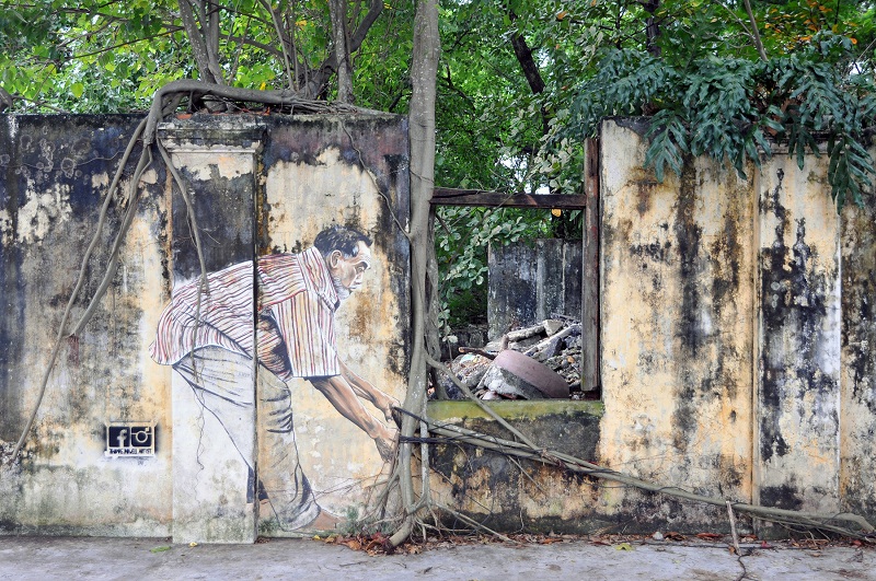 'Bounties of the Sea' painted by Thomas Powell on the ruins of an abandoned building.