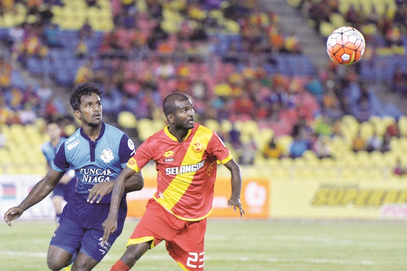 Veenod (right) is confident the Red Giants will emerge victorious. u00e2u20acu201d Picture by Asiana