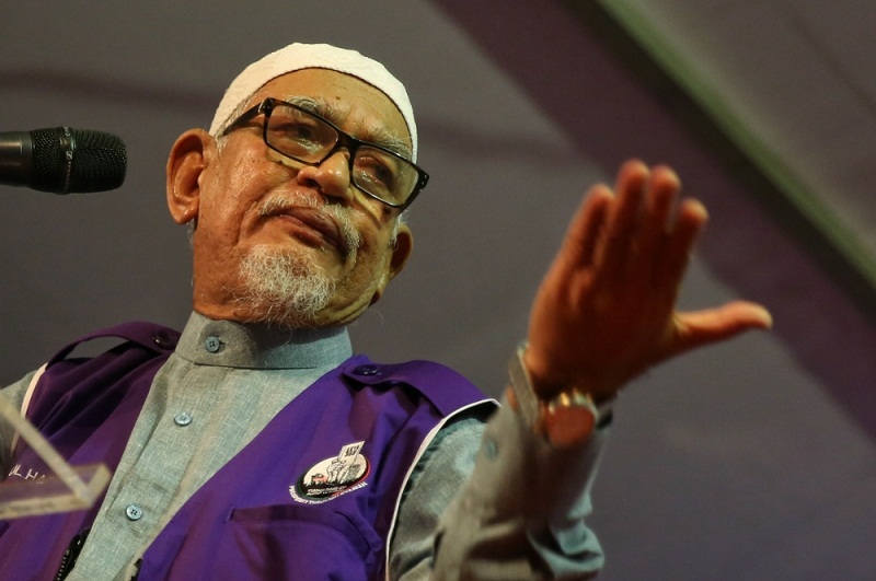 PAS president Datuk Seri Abdul Hadi Awang speaks at the Himpunan 355 rally in Kuala Lumpur February 18, 2017. u00e2u20acu201d Picture by Siow Feng Saw