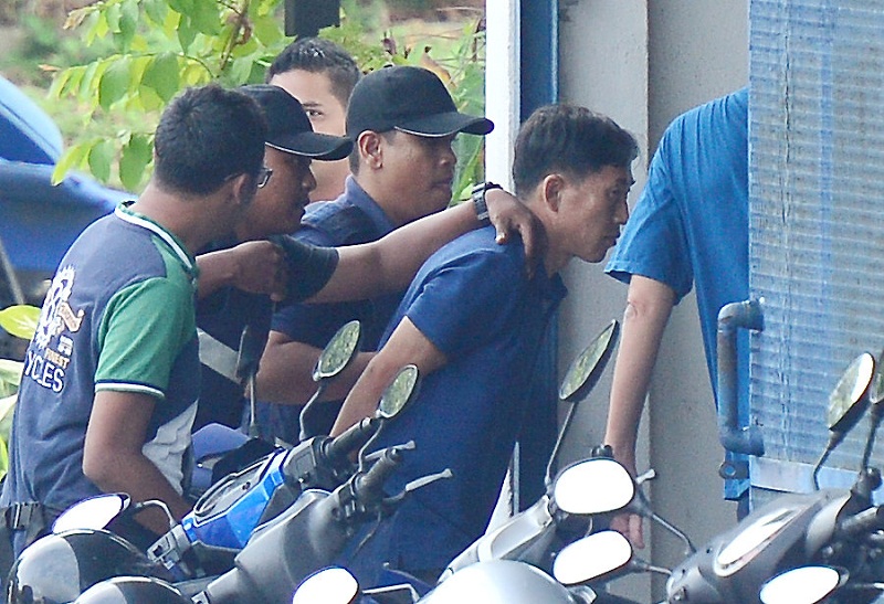 A North Korean man (right) identified by the Malaysian police as Ri Jong-chol and suspected by the authorities to be in connection with the murder of Kim Jong-nam, is taken to a police station in Sepang February 18, 2017. u00e2u20acu201d Reuters pic
