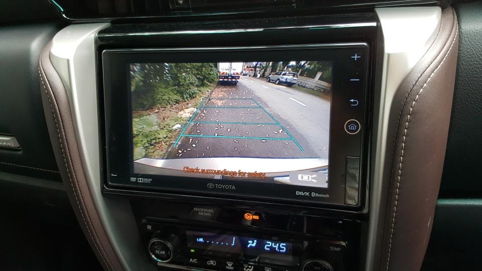 The reverse camera is a useful feature in the Fortuner. 