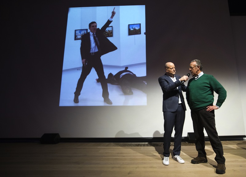 Winner of the World Press Photo 2016 photographer Burhan Ozbilici speaks next to Lars Boering during the announcement of the World Press Photo prizes in Amsterdam, on February 13, 2017. u00e2u20acu201d AFP pic 