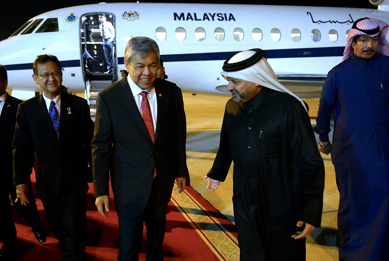 Deputy Prime Minister Datuk Seri Ahmad Zahid Hamidi arrives at the Qatar International Airport in Doha February 5, 2017. u00e2u20acu201d Bernama pic