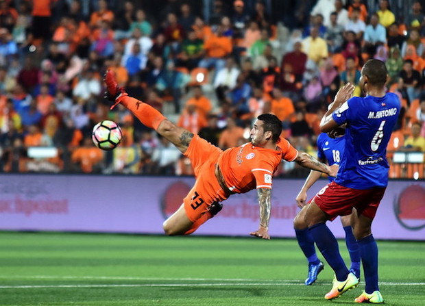 Felda United striker Gaston Andres Javier is challenged by JDT player Marcos Antonio during their second-round FA Cup match in Maran February 14, 2017. u00e2u20acu201d Bernama pic