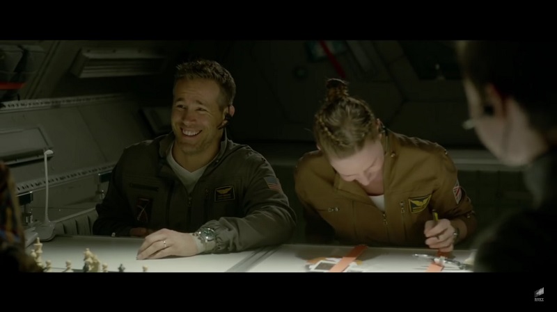 Jake Gyllenhaal and Ryan Reynolds encounter alien life form in sci-fi thriller u00e2u20acu02dcLifeu00e2u20acu2122. 