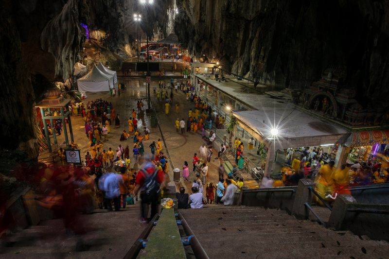 Hindus flock to Batu Caves a day before the Thaipusam celebration, February 8, 2017. u00e2u20acu201d Bernama pic