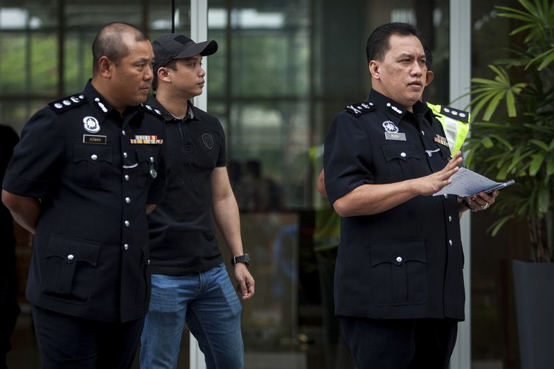 Head of Kuala Lumpur CID, SAC Rusdi Mohd Isa (right), at the scene at Centara Tower, Jalan Tunku Abdul Rahman, February 3, 2017. u00e2u20acu201d Bernama pic