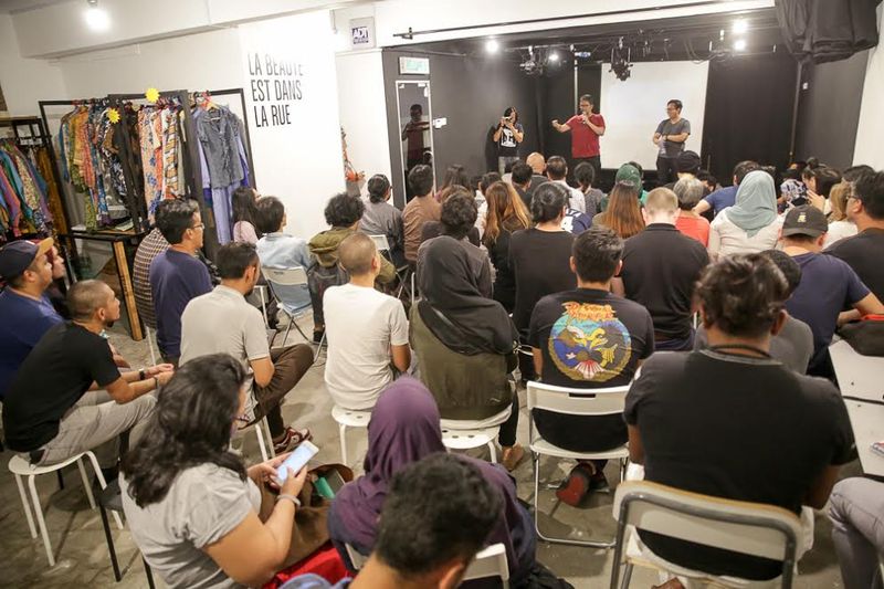 Amir Muhammad membincangkan u00e2u20acu02dcPelayaran ke Terengganuu00e2u20acu2122 selepas tayangan filem itu di Kota Damansara, Petaling Jaya pada 13 Februari 2017. u00e2u20acu201d Foto oleh Choo Choy May