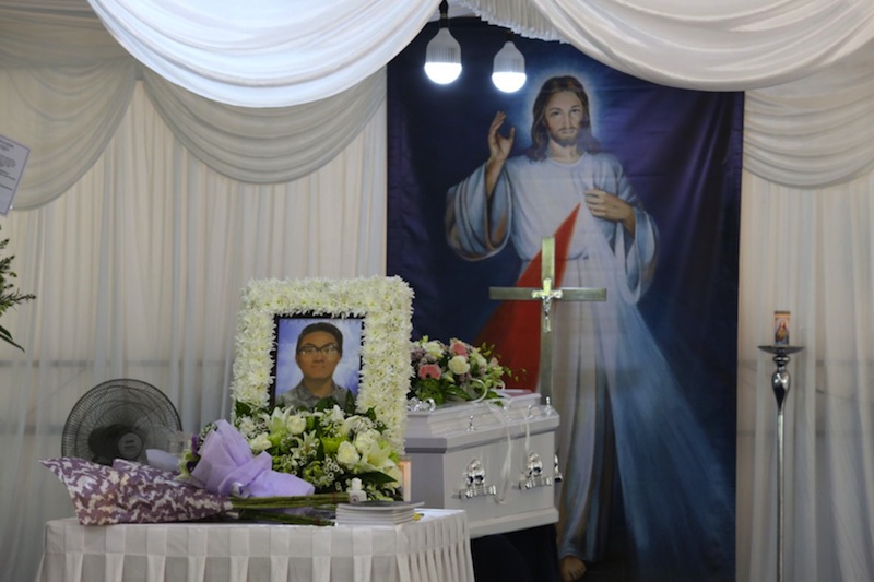 Wake of Jonathan Chow, 17, who fell from the fourth-storey link bridge at Orchard Central on February 24. u00e2u20acu201d Picture by Nuria Ling/TODAY