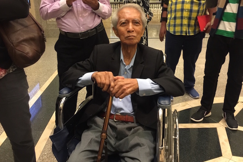Kassim Ahmad is seen at the Federal Court in Putrajaya January 7, 2017. u00e2u20acu201d Picture by Zurairi AR