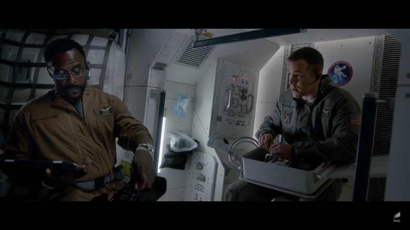 A screengrab from u00e2u20acu02dcLifeu00e2u20acu2122 that stars Jake Gyllenhaal and Ryan Reynolds.
