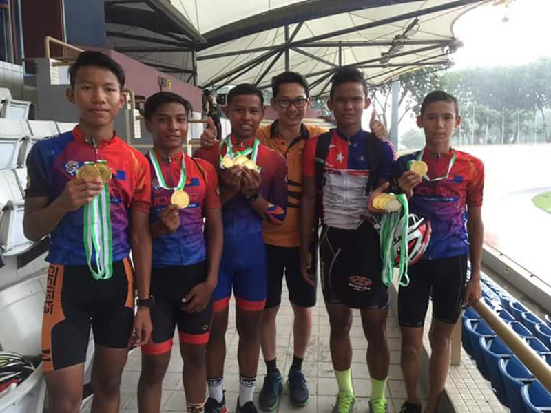 Mohd Justin Felix Nagel (far right) is seen with the Johor junior cycling team. u00e2u20acu201d Picture via Twitter/Sini Laken!