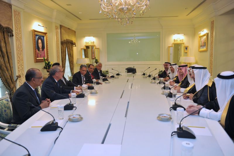 Datuk Seri Mustapa Mohamed chairs a bilateral meeting between Malaysian ministers and Saudi Arabia delegation, accompanying King Salman Abdulaziz Al Saud at Seri Perdana, the official residence of the prime minister yesterday. u00e2u20acu2022 Bernama pic