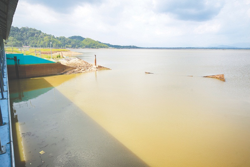 The Bukit Merah dam is filled to the brim yesterday but it was at critical levels  at the height of the El Nino drought last year. u00e2u20acu201d Picture by Marcus Pheong