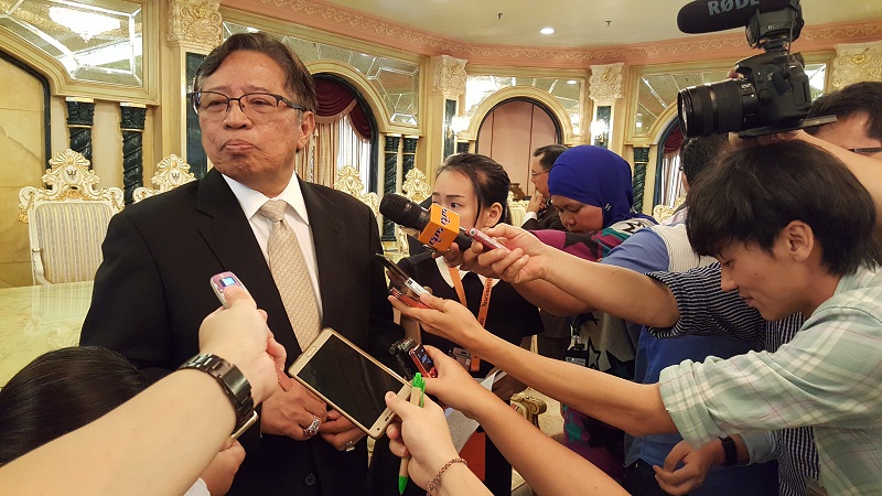 Chief Minister Datuk Amar Abang Johari speaking to reporters on the fate of the North Korean nationals in Sarawak March 8, 2017. u00e2u20acu201d Picture by Sulok Tawie