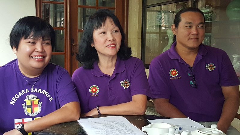 STAR president Lina Soo, flanked by the partyu00e2u20acu2122s Women head Sylvia John and secretary general Simon Tiong, at a press conference in Kuching March 27, 2017. u00e2u20acu201d Picture by Sulok Tawie 