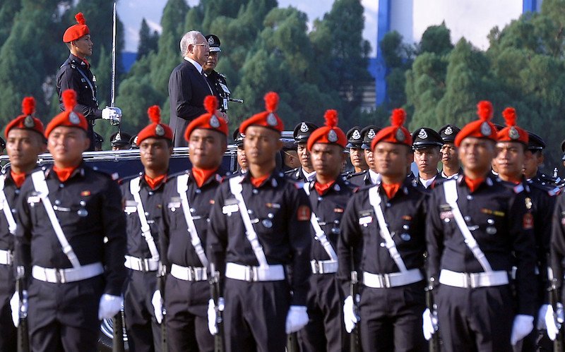 Prime Minister Datuk Seri Najib Tun Razak inspects a guard of honour while attending the Police Remembrance Day celebrations at the police training centre (Pulapol) in Kuala Lumpur, March 25, 2017. u00e2u20acu201d Bernama pic