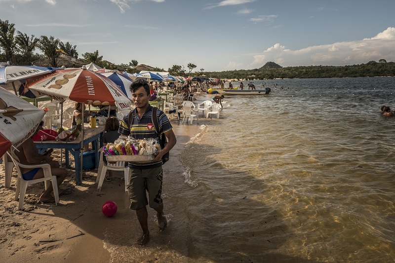 A vendor with snacks for people enjoying the sandy beach along the Tapajos River in Alter Do Chao, Brazil, February 4, 2017. — Picture by Bryan Denton/The New York Times