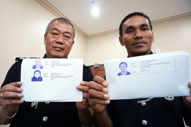 CID chief Supt Chan Teck Paing (left) and investigation officer ASP Fakruzi Ismail show photo-fits of three suspects being sought for investigation into scam artists using the name of the Raja Muda of Kedah, March 30, 2017. u00e2u20acu201d Bernama pic