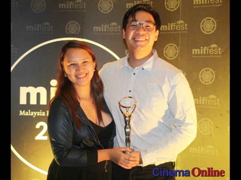Producers Bianca Balbuena and Bradley Liew hold their Best Film statue at the Malaysia Golden Global Awards. u00e2u20acu201d CinemaOnline pic