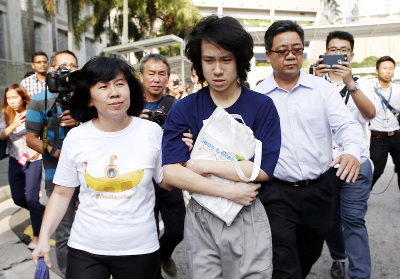 Teen blogger Amos Yee leaves with his parents after his sentencing from the State Court in Singapore July 6, 2015. u00e2u20acu201d Reuters pic