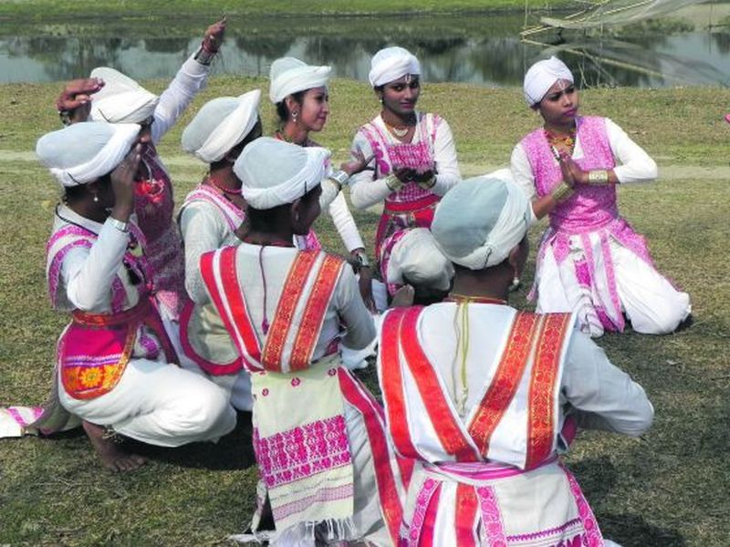 See the various dance rituals of Assam on the river cruise. 