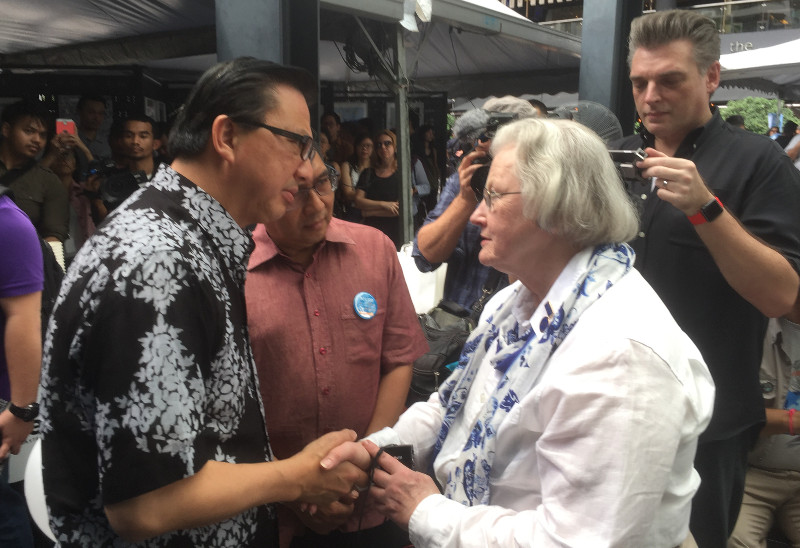 Transport minister Datuk Seri Liow Tiong Lai shaking hands with a relative of a passenger on MH370 after attending the Day of Remembrance for MH370 event at Publika in Kuala Lumpur, March 4, 2017. u00e2u20acu201d Picture by Kamles Kumar