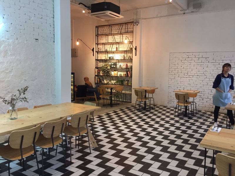Woo, a new brunch place along Jalan Dewan, has nailed the vintage modern look that appeals to the younger generation.