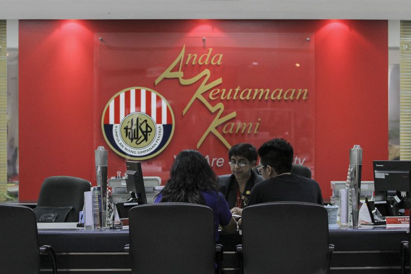 In EPF data reportedly dating back to 2015, 68 per cent of EPF members have less than RM50,000 in savings by the age of 54, while only 22 per cent had managed to save up to the then minimum targeted amount of RM196,800 set by EPF. — Picture by Yusof Mat Isa
