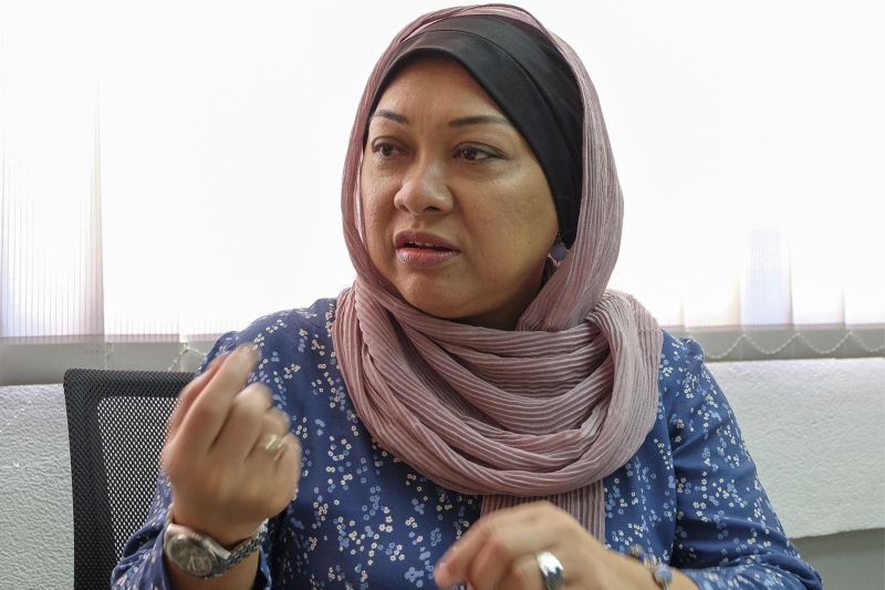 Colorectal cancer survivor, Mariana Zaine, speaks to Malay Mail Online during an interview at the National Cancer Society Malaysia in Kuala Lumpur March 21, 2017.
