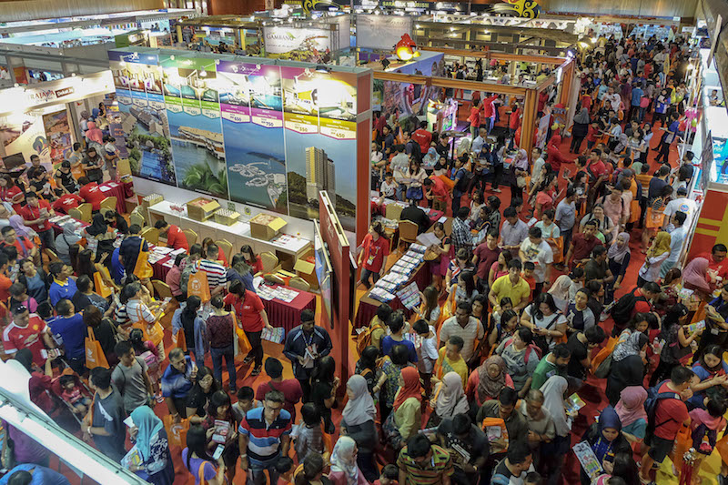 A birdu00e2u20acu2122s-eye view of the crowd checking out the various travel deals on offer at the 2017 Matta Fair in Kuala Lumpur March 19, 2017. u00e2u20acu201d Picture by Yusof Mat Isa