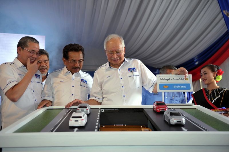 Prime Minister Datuk Seri Najib Razak and Sabah Chief Minister Datuk Seri Musa Aman at the ground-breaking ceremony of the Pan Borneo Highway at Sindumin Village near Sipitang, March 4, 2017. u00e2u20acu201d Bernama pic