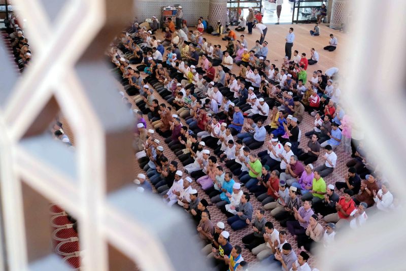 Datuk Seri Najib Razak and Datuk Seri Dr Ahmad Zahid Hamidi joined a congregation at the Putra Mosque to perform the u00e2u20acu02dcsolat hajatu00e2u20acu2122 to pray for the safety of Malaysia. u00e2u20acu2022 Bernama pic